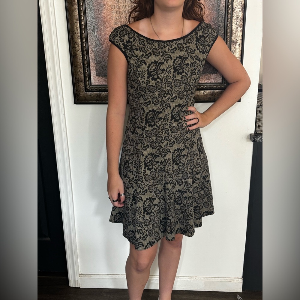 Vintage Maggy London Tan Dress w/ Black lace Print Sz 6, Fit & Flare Sexy Classy